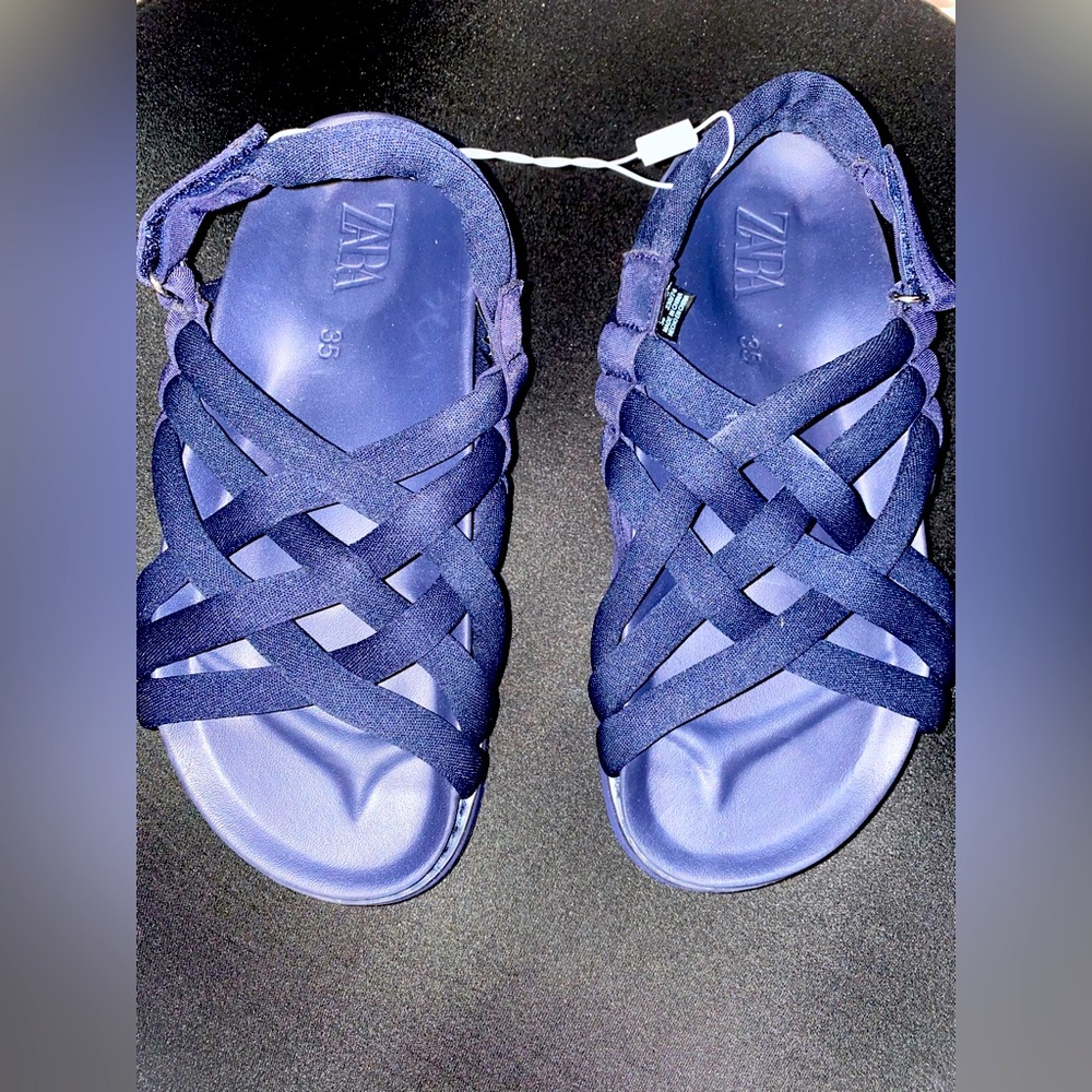 Never worn navy blue Zara’s sandals-Big kids sizes 35